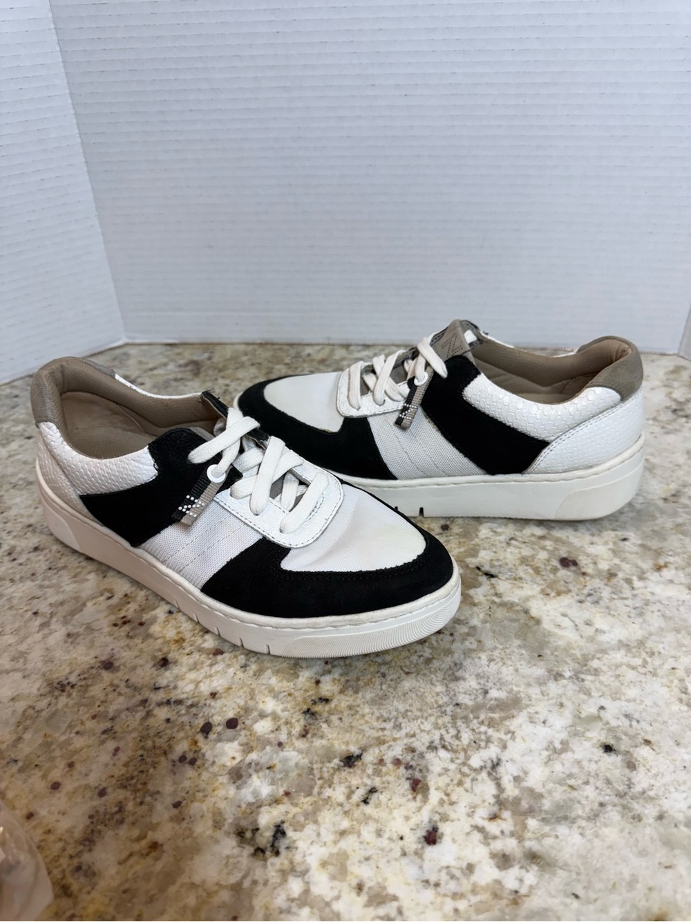 Naturalizer 27 Edit Sneakers Womens 5.5M White Black Leather Mesh Comfort Lace